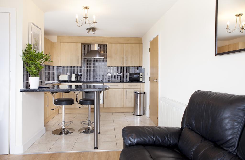 Cheltenham Plaza Apartments Ashchurch Buitenkant foto