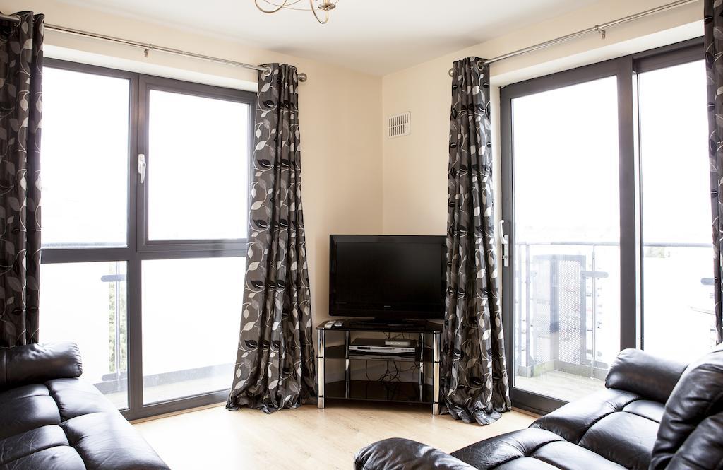 Cheltenham Plaza Apartments Ashchurch Buitenkant foto