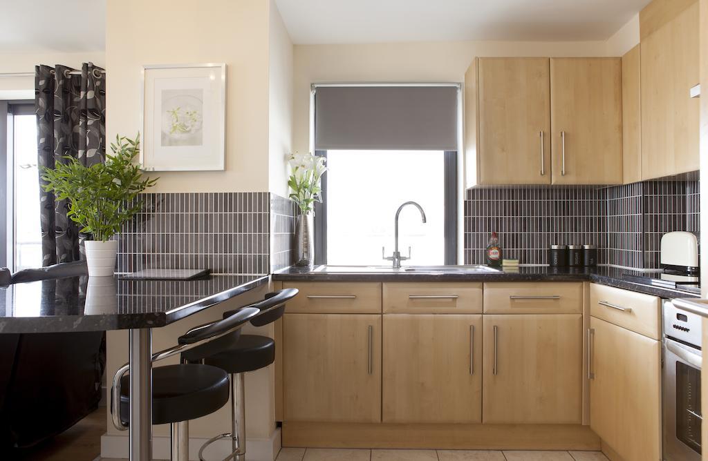 Cheltenham Plaza Apartments Ashchurch Buitenkant foto