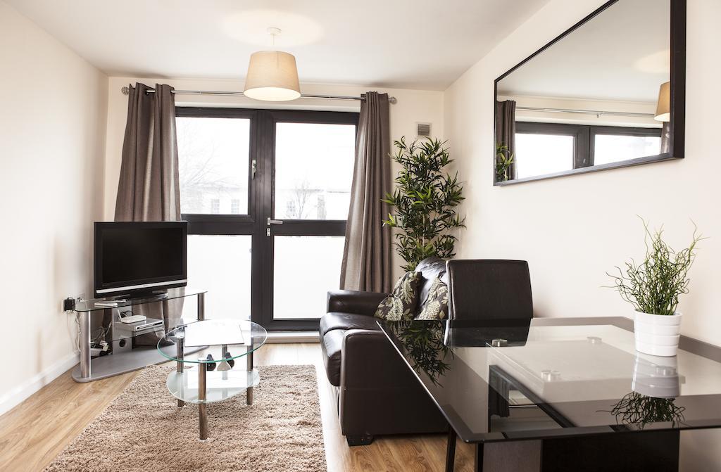 Cheltenham Plaza Apartments Ashchurch Buitenkant foto