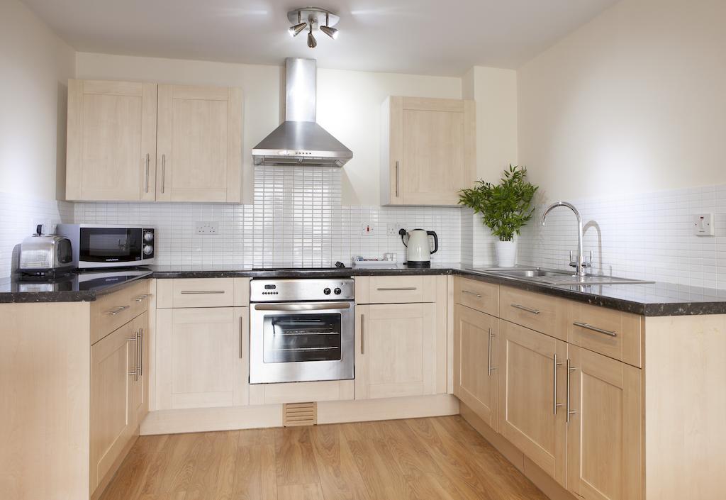 Cheltenham Plaza Apartments Ashchurch Buitenkant foto