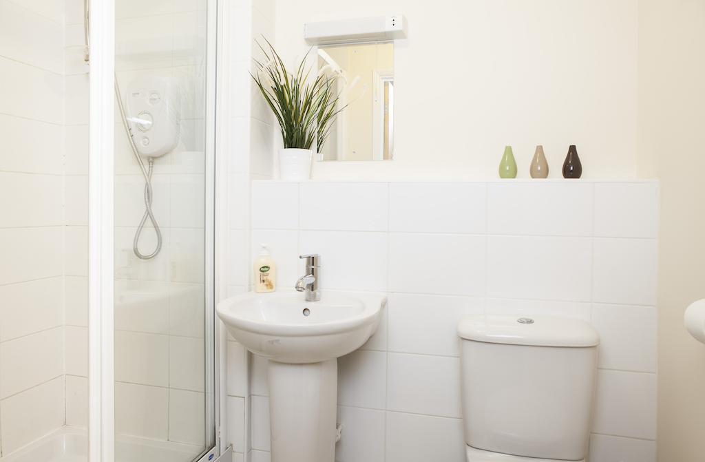Cheltenham Plaza Apartments Ashchurch Buitenkant foto