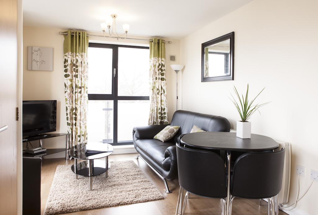 Cheltenham Plaza Apartments Ashchurch Buitenkant foto
