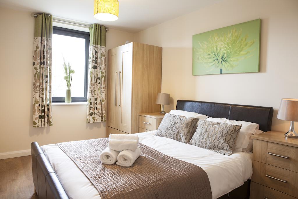 Cheltenham Plaza Apartments Ashchurch Buitenkant foto