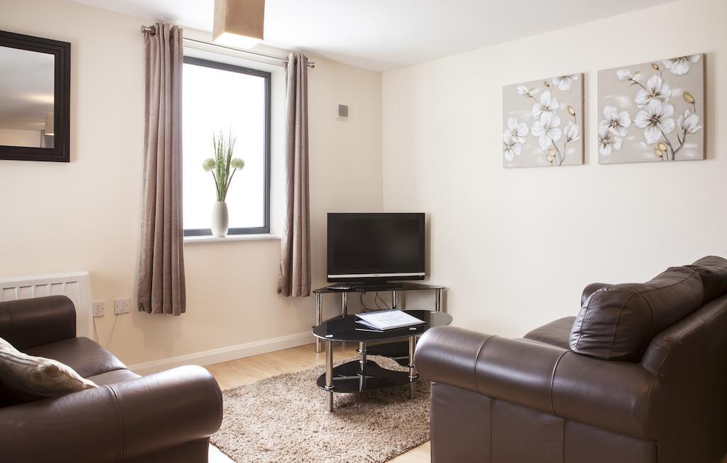 Cheltenham Plaza Apartments Ashchurch Buitenkant foto