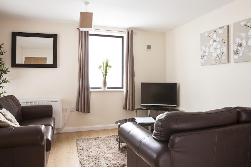 Cheltenham Plaza Apartments Ashchurch Buitenkant foto