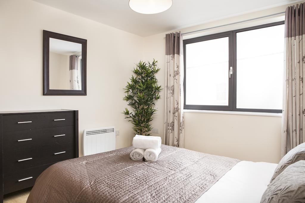 Cheltenham Plaza Apartments Ashchurch Buitenkant foto
