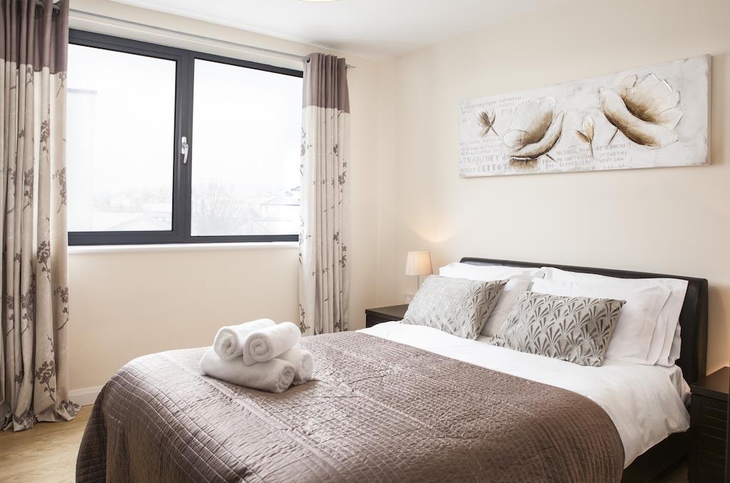 Cheltenham Plaza Apartments Ashchurch Buitenkant foto