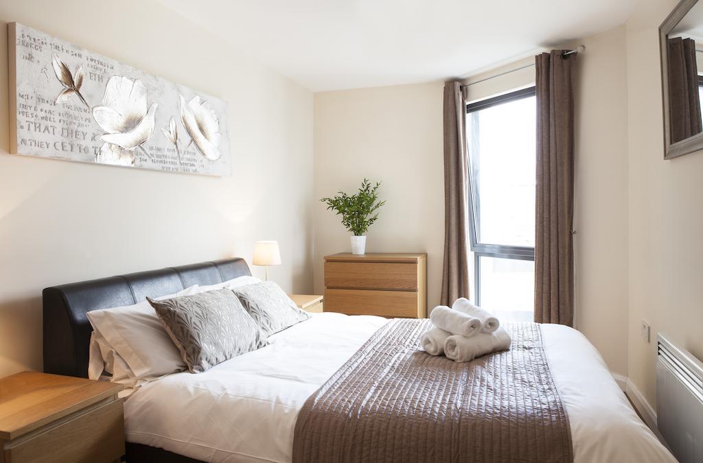 Cheltenham Plaza Apartments Ashchurch Kamer foto