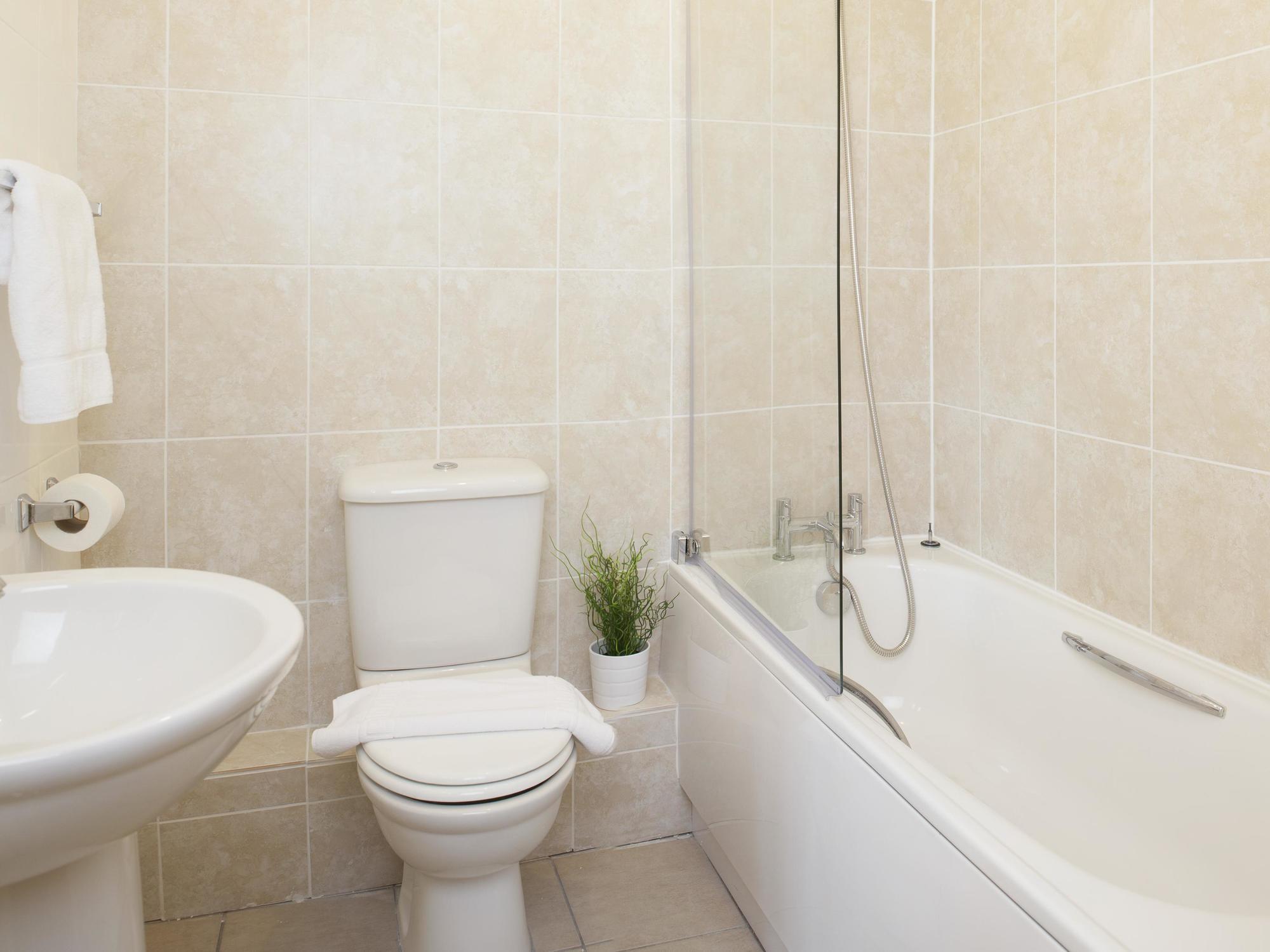 Cheltenham Plaza Apartments Ashchurch Buitenkant foto