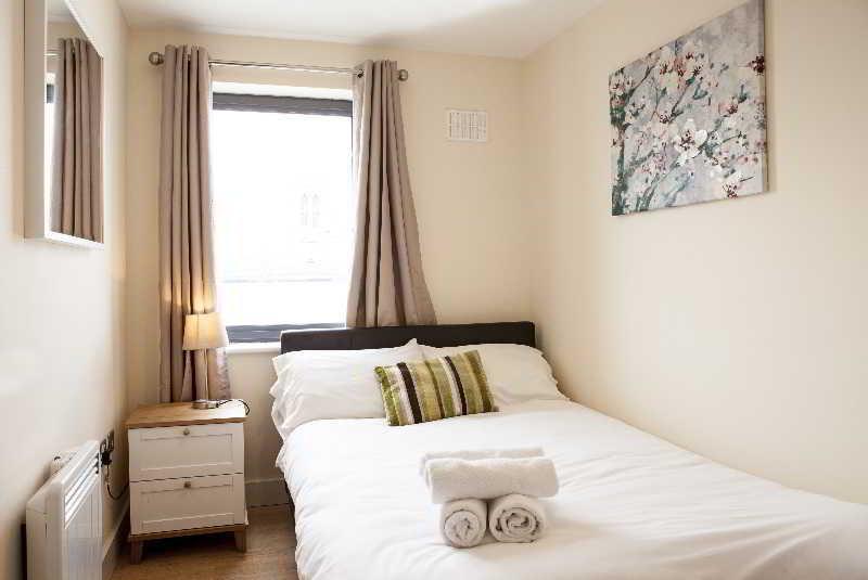 Cheltenham Plaza Apartments Ashchurch Buitenkant foto